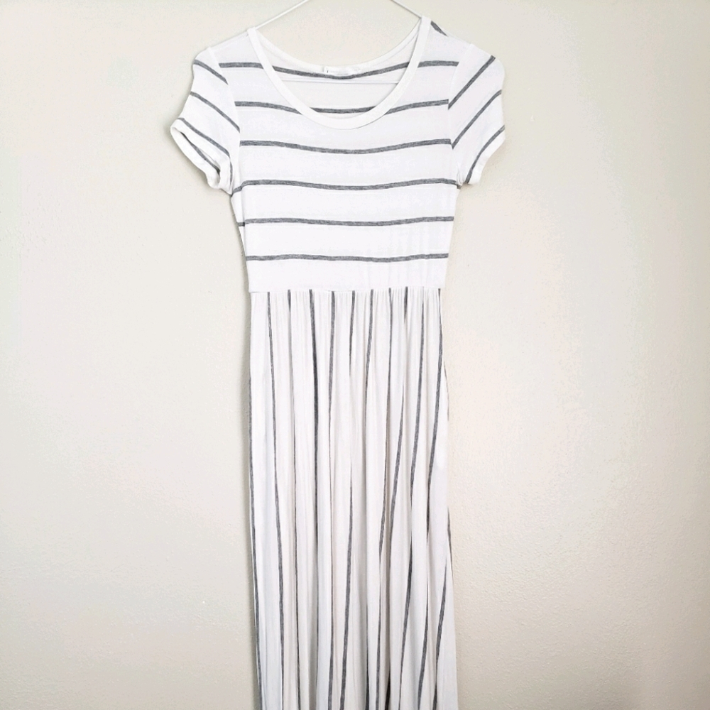 Reb & J Girls' Large Cream & Gray Striped Dress